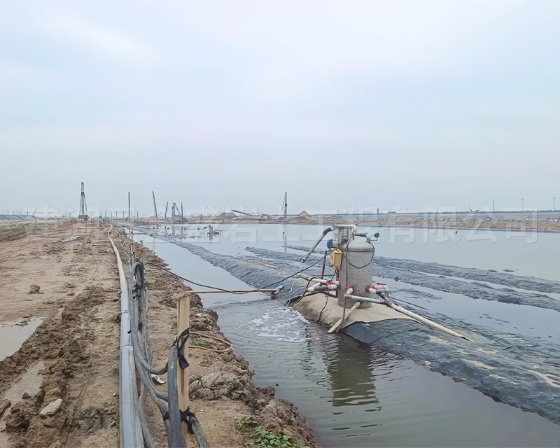 深圳机场三跑道软基处理工程施工现场